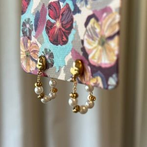 Draping pear and gold earrings